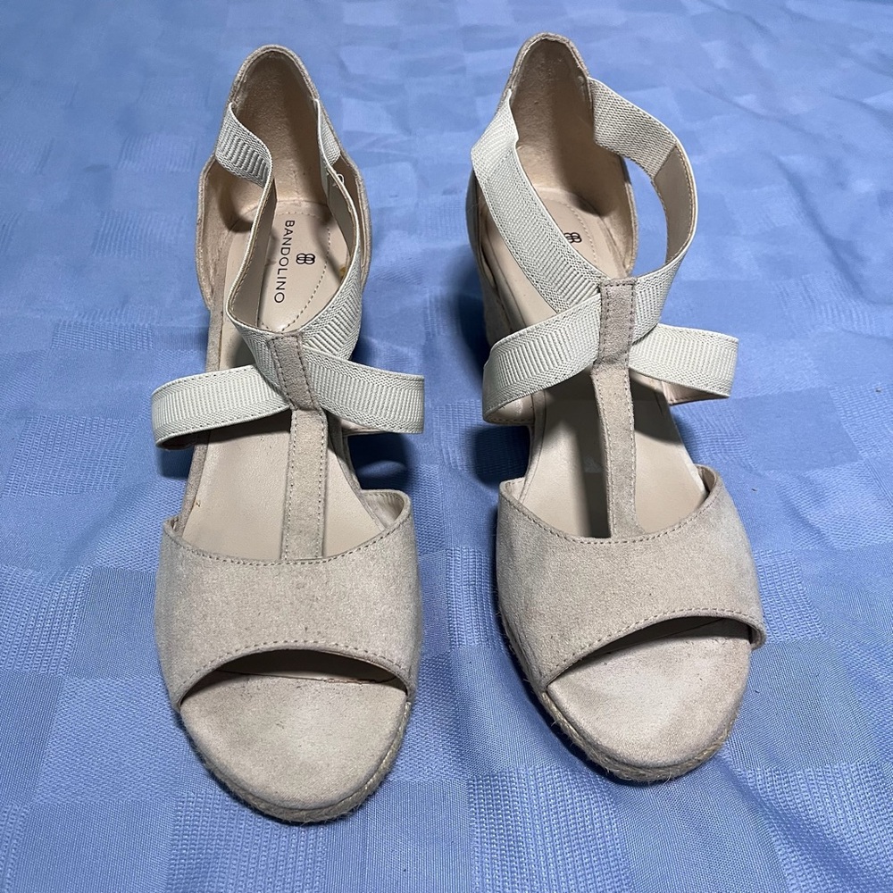BANDOLINO HULLEN CREAM ESPADRILLE WEDGE SANDALS crisscross strap design - Sz 8M